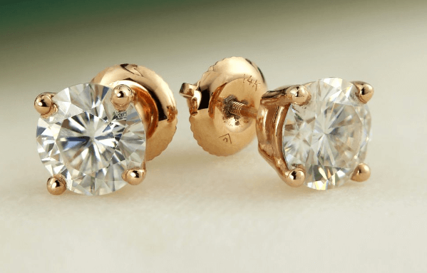 A Comprehensive Guide to Diamond Earrings Gifts